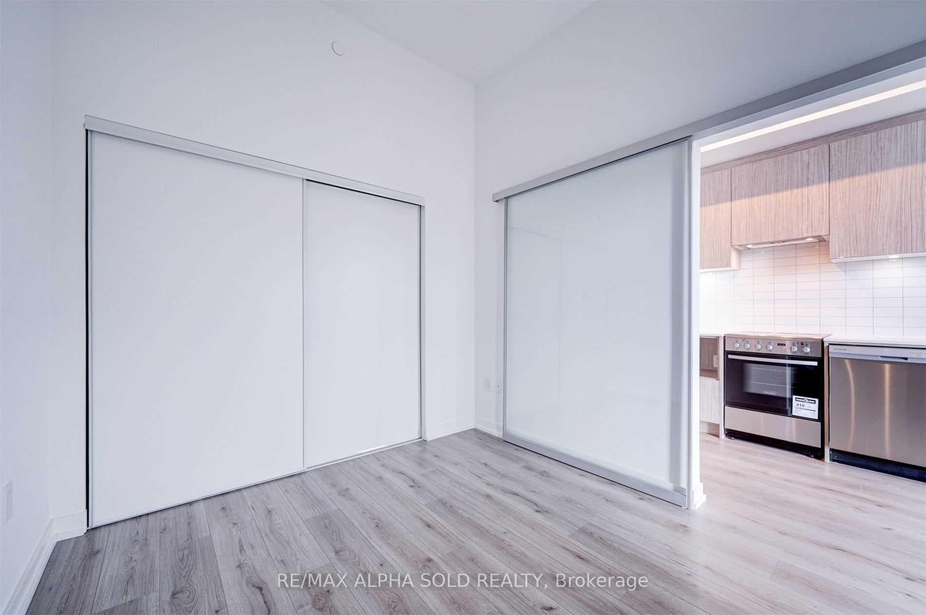 395 Bloor Street Unit 2212 photo 11