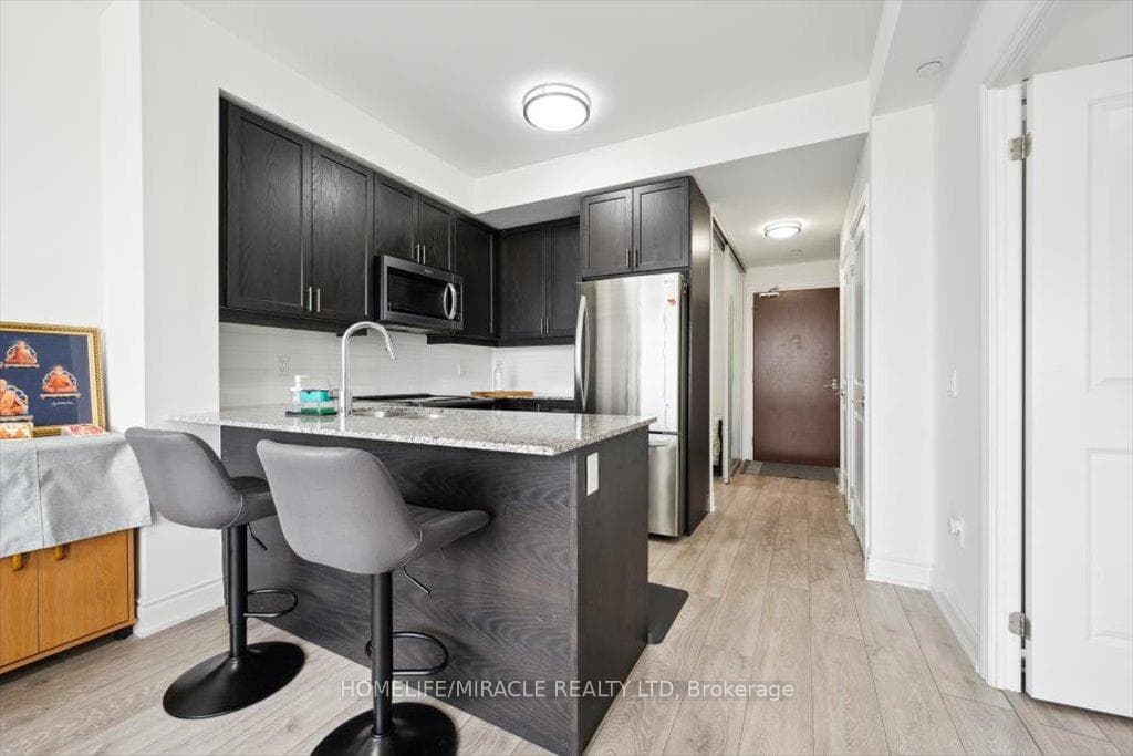 1050 Main Street Unit 819 photo 9