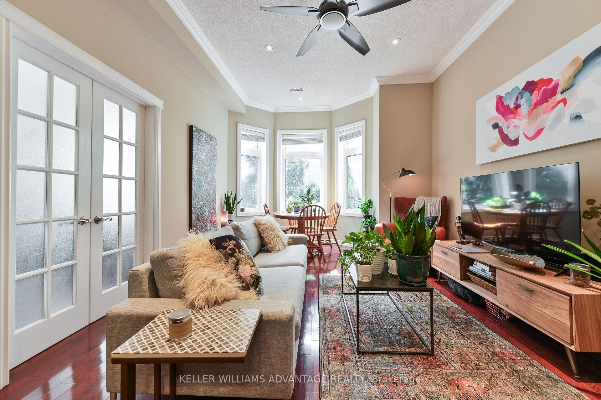 SPACIOUS LIVING/DINING