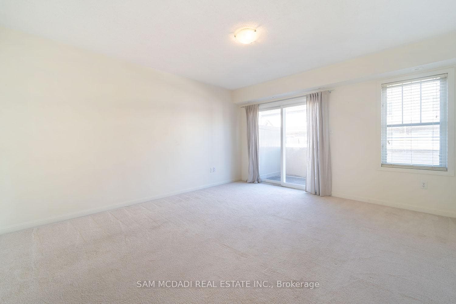 639 Dundas Street Unit 2 photo 8