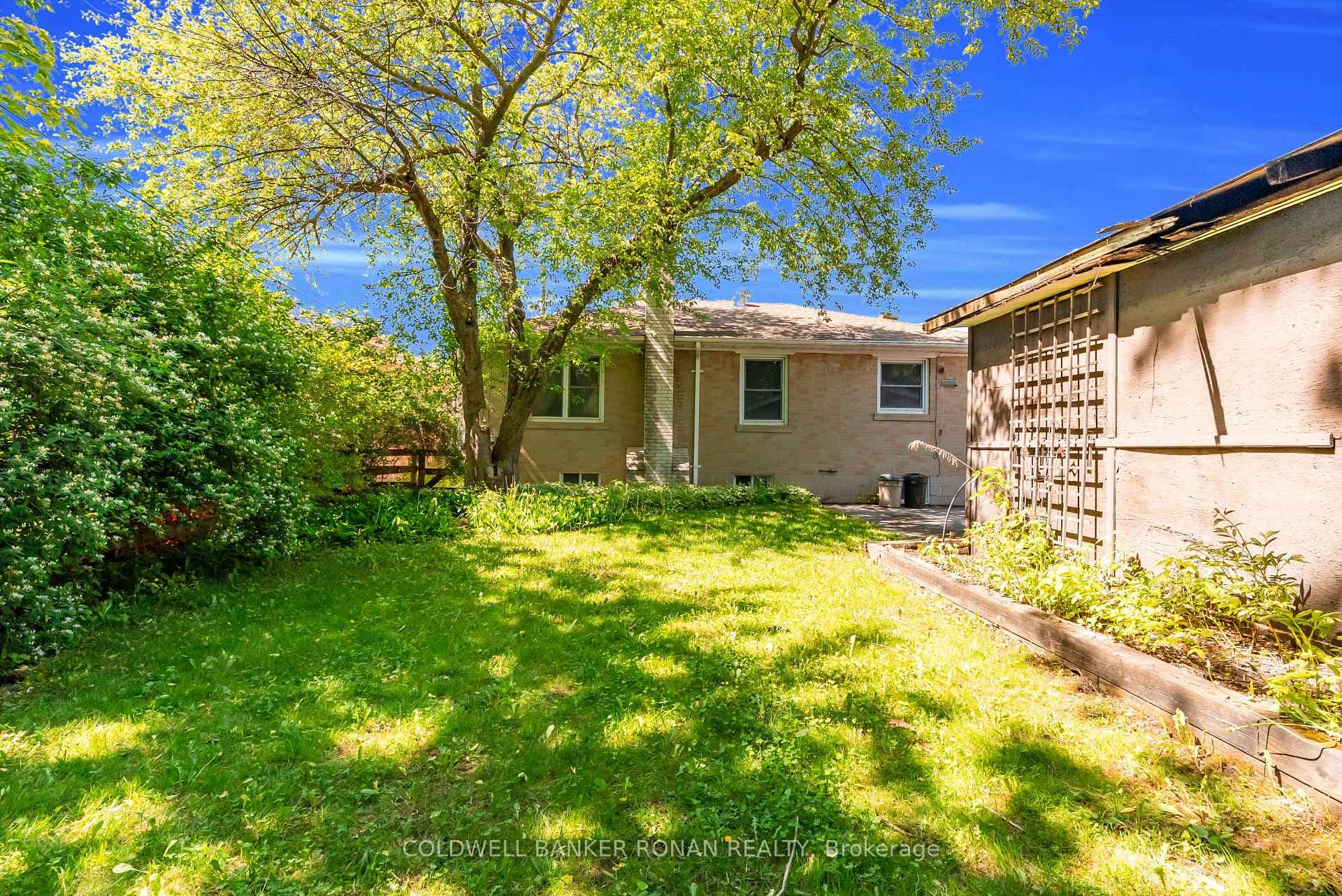 48 Cartier Crescent photo 26