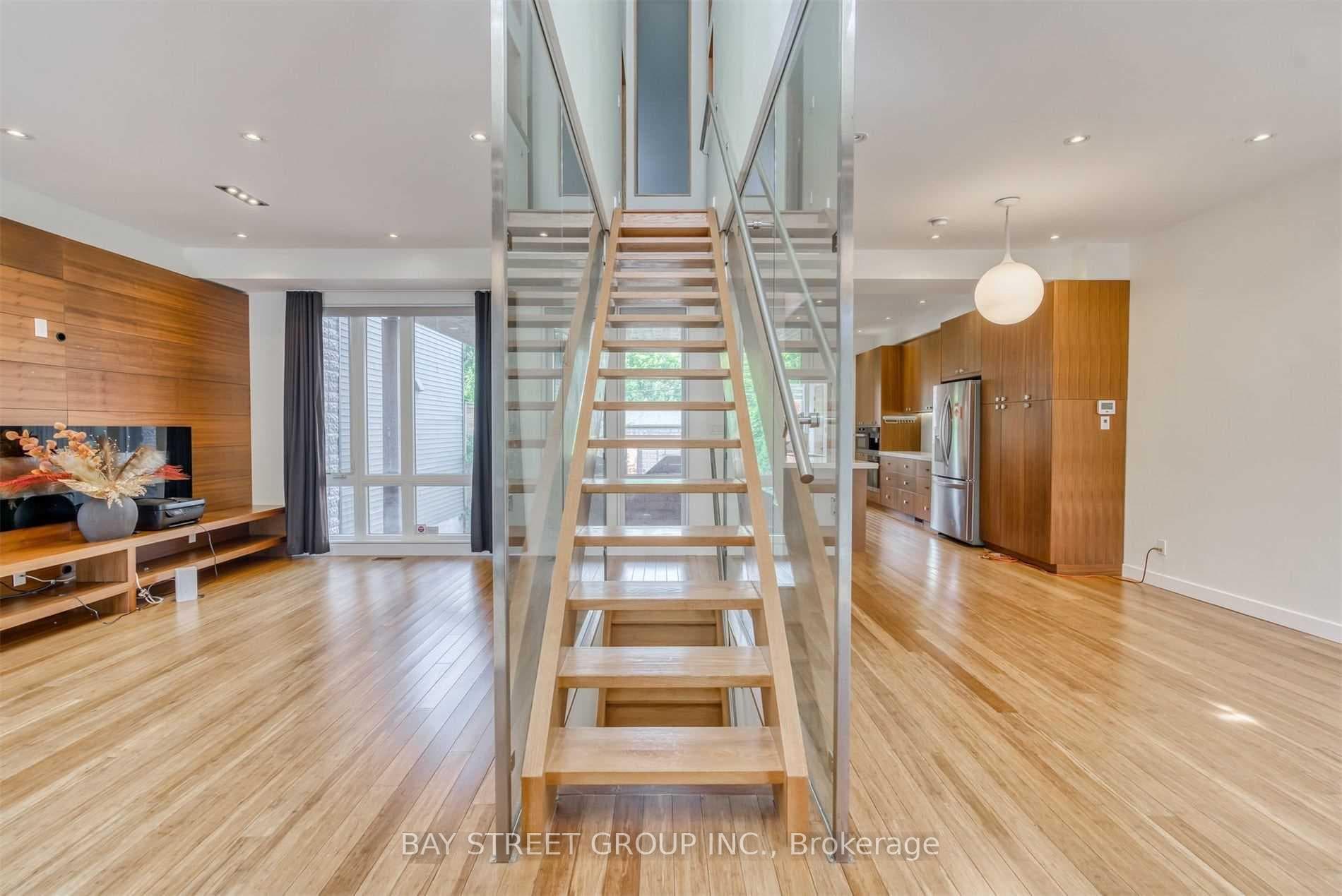 296 Borden Street photo 5