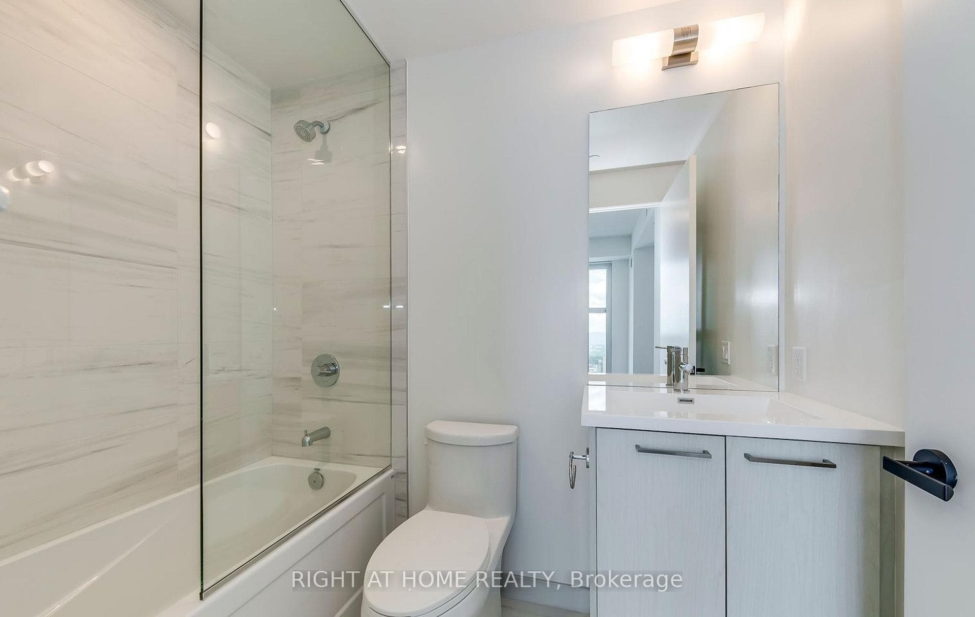 28 Interchange Way Unit 1006 photo 7