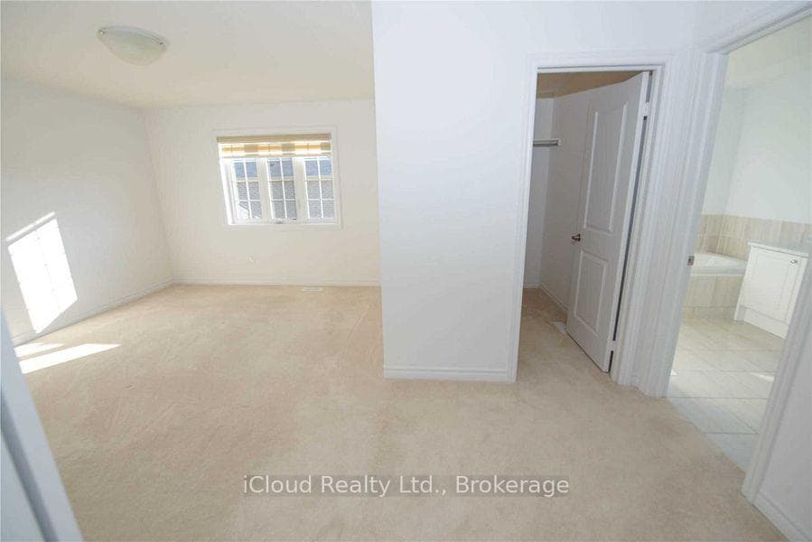 256 Russell Street photo 7