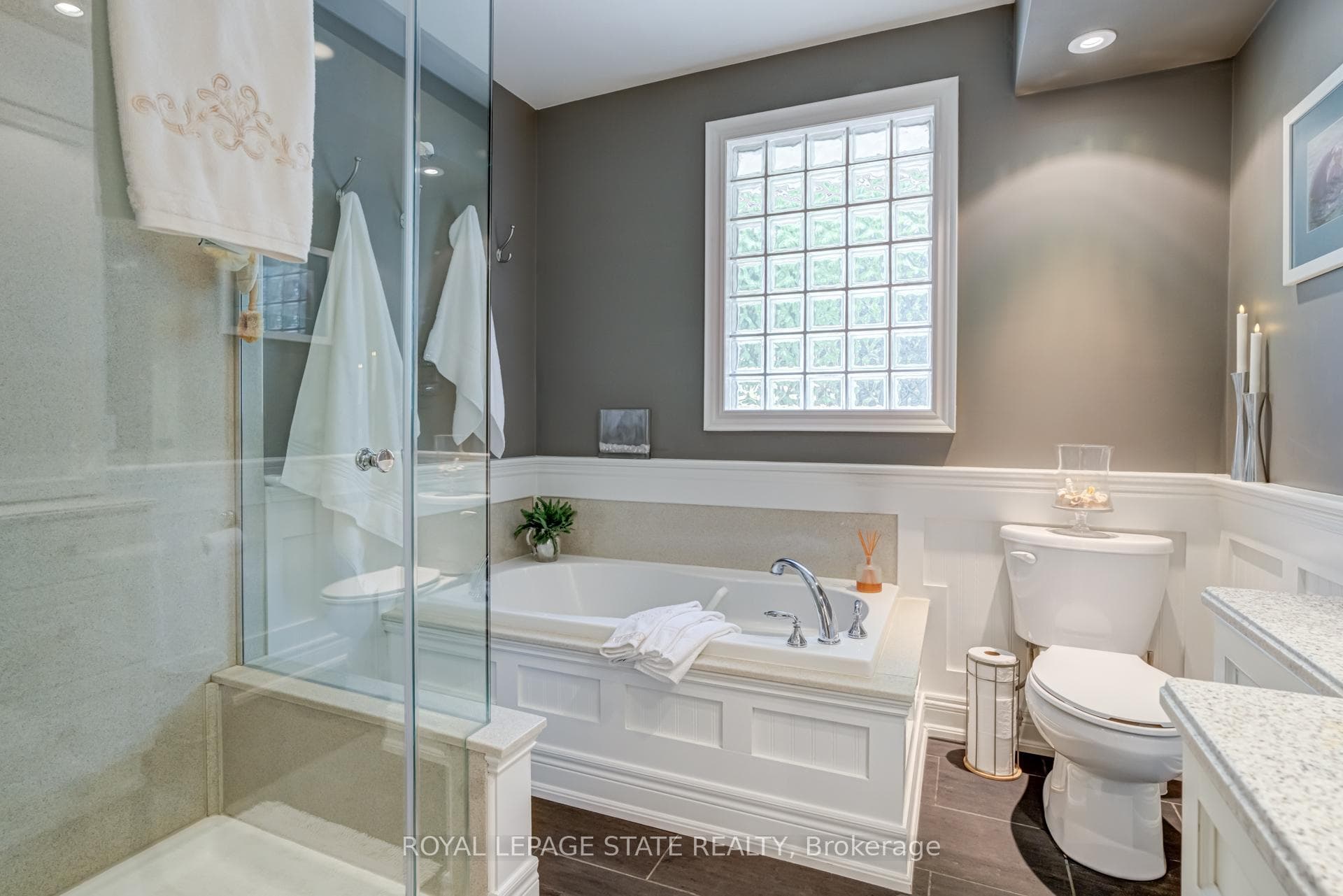 2047 Ardleigh Road photo 21