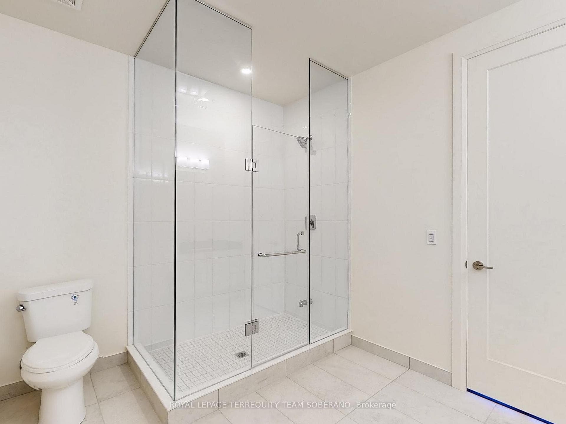 8960 Jane Street Unit PH109 photo 21