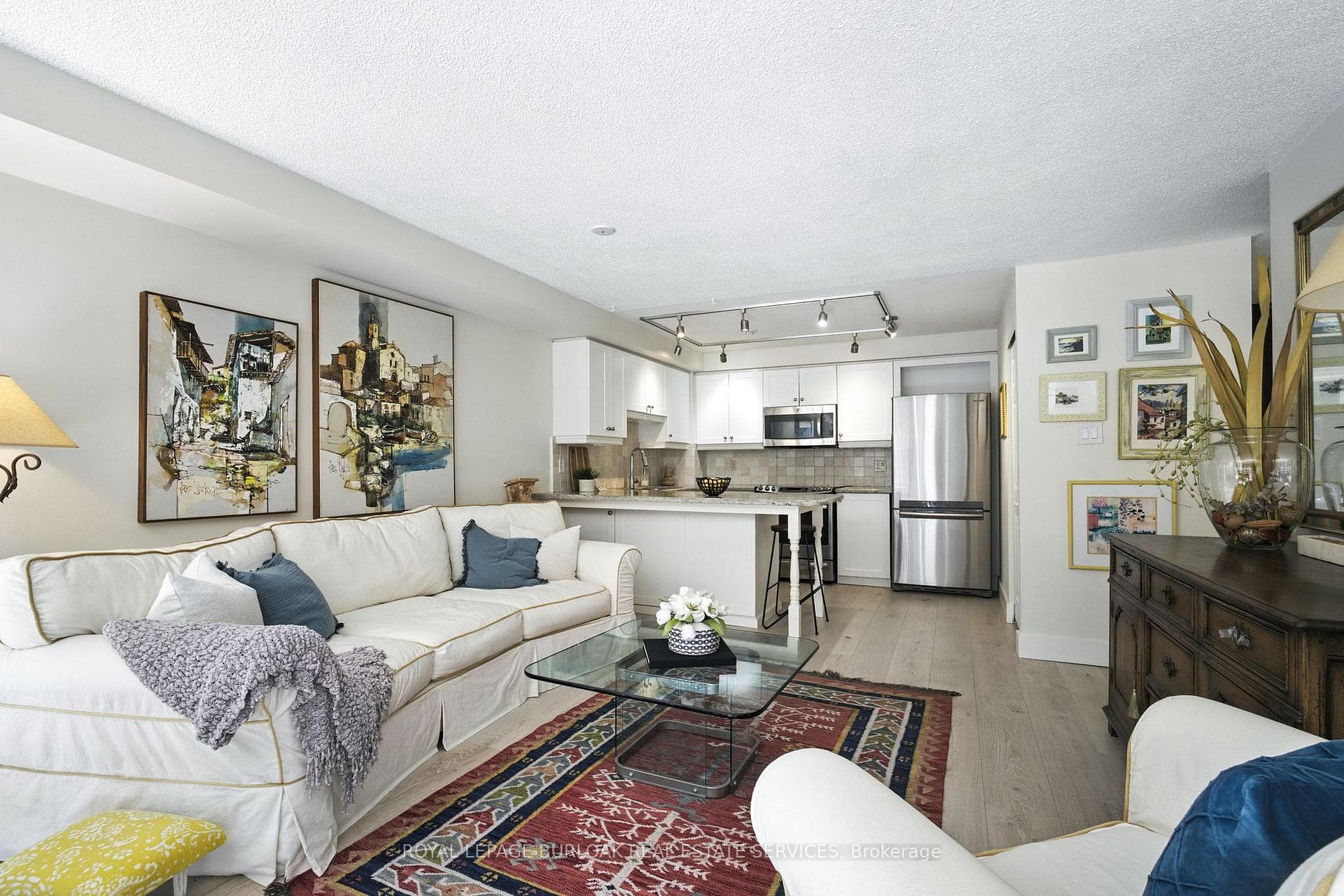 2210 Lakeshore Road Unit 304 photo 10