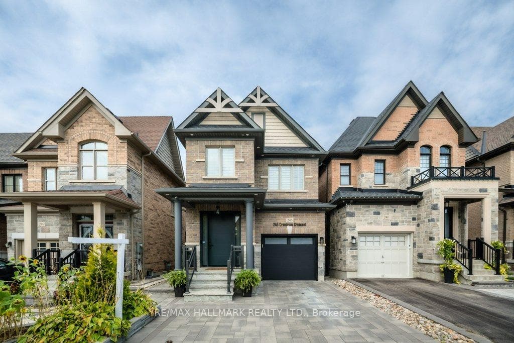 245 Cranbrook Crescent photo 40