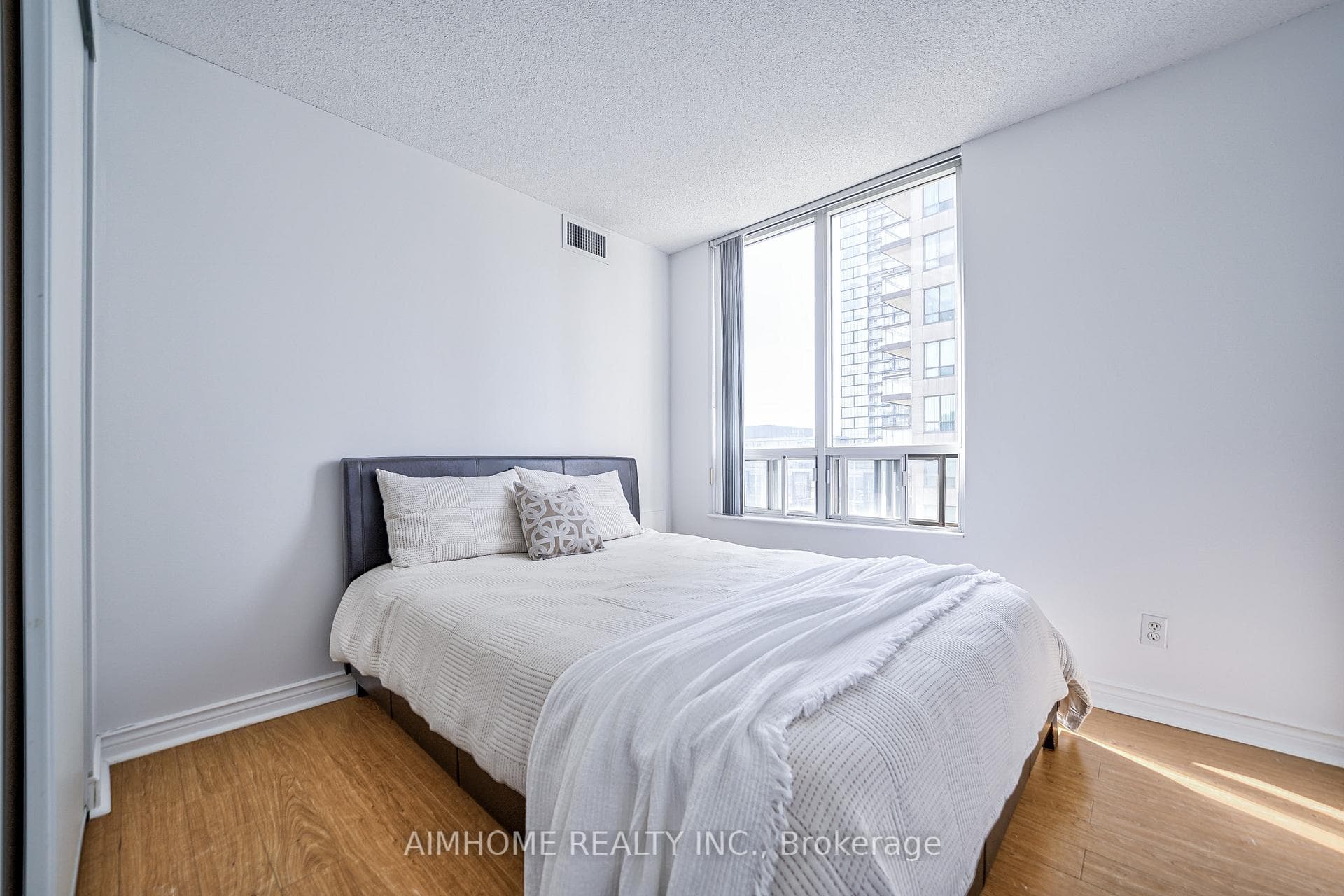 256 Doris Avenue Unit 710 photo 21