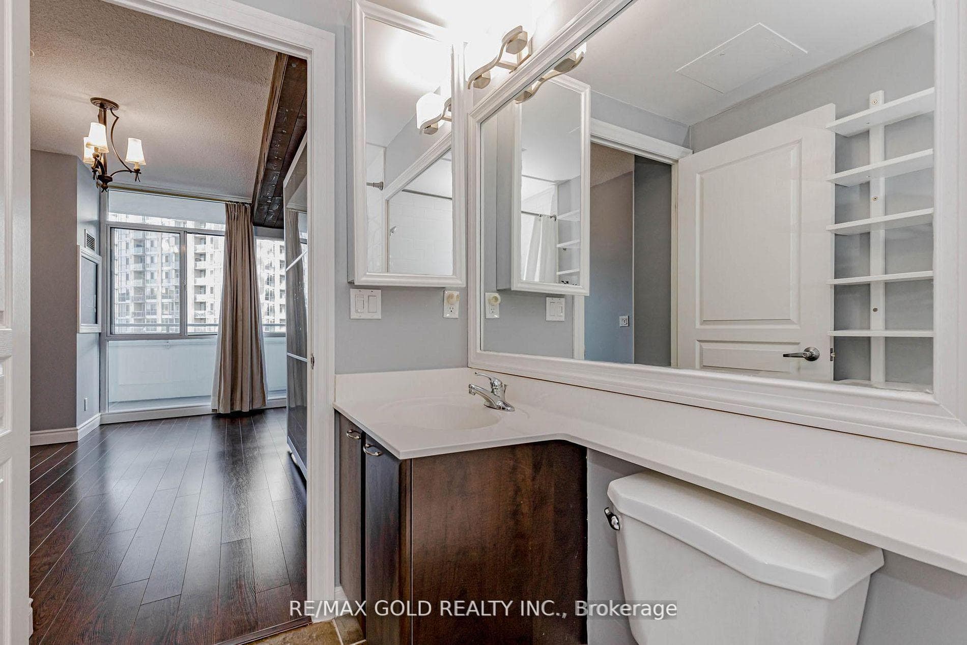 220 Burnhamthorpe Road Unit 1106 photo 28