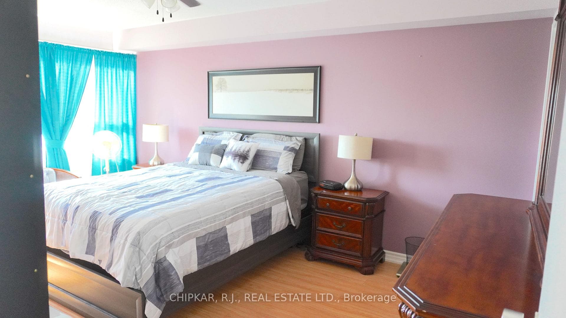 475 The West Mall N/A Unit 516 photo 16