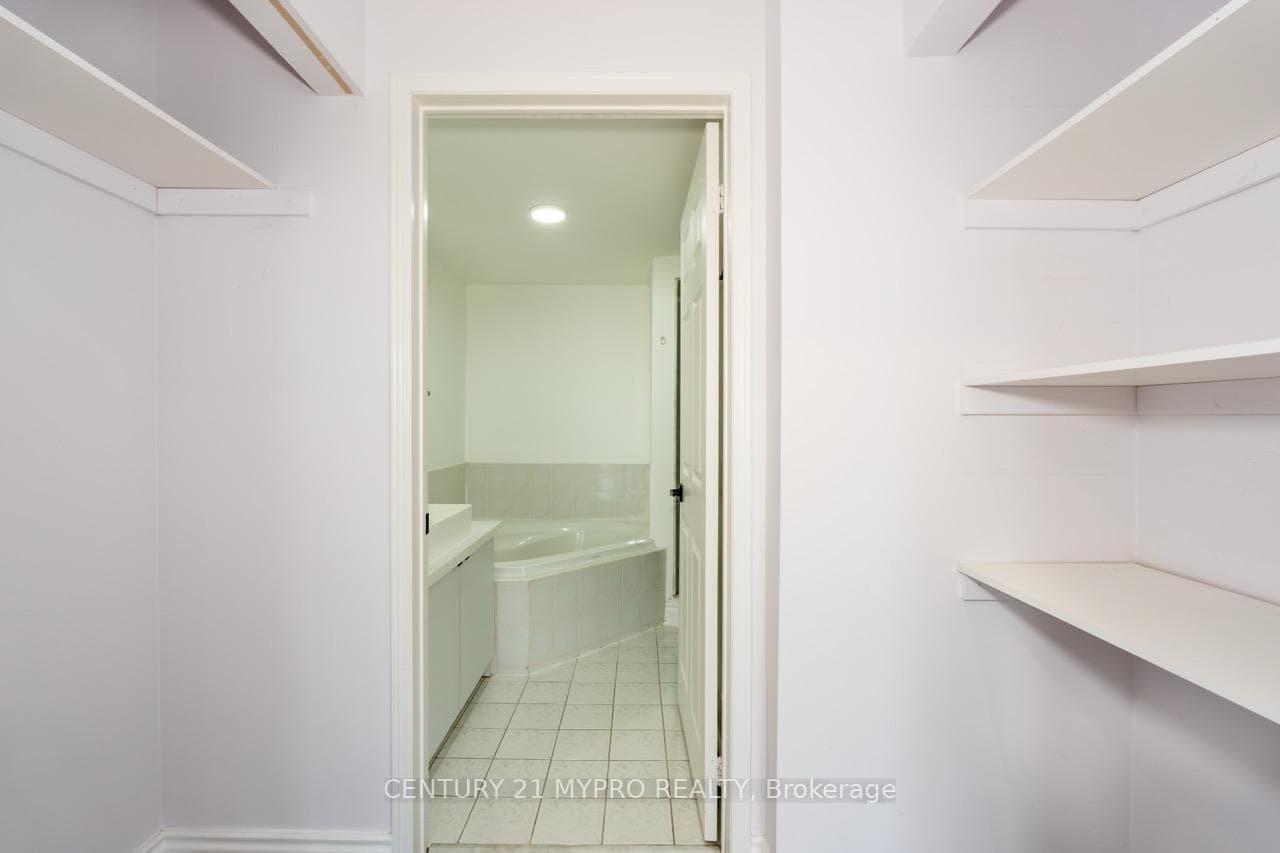 98 Cornell Park Avenue Unit B202 photo 26