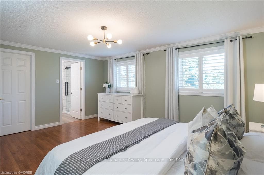 843 CEDARBRAE Avenue photo 27