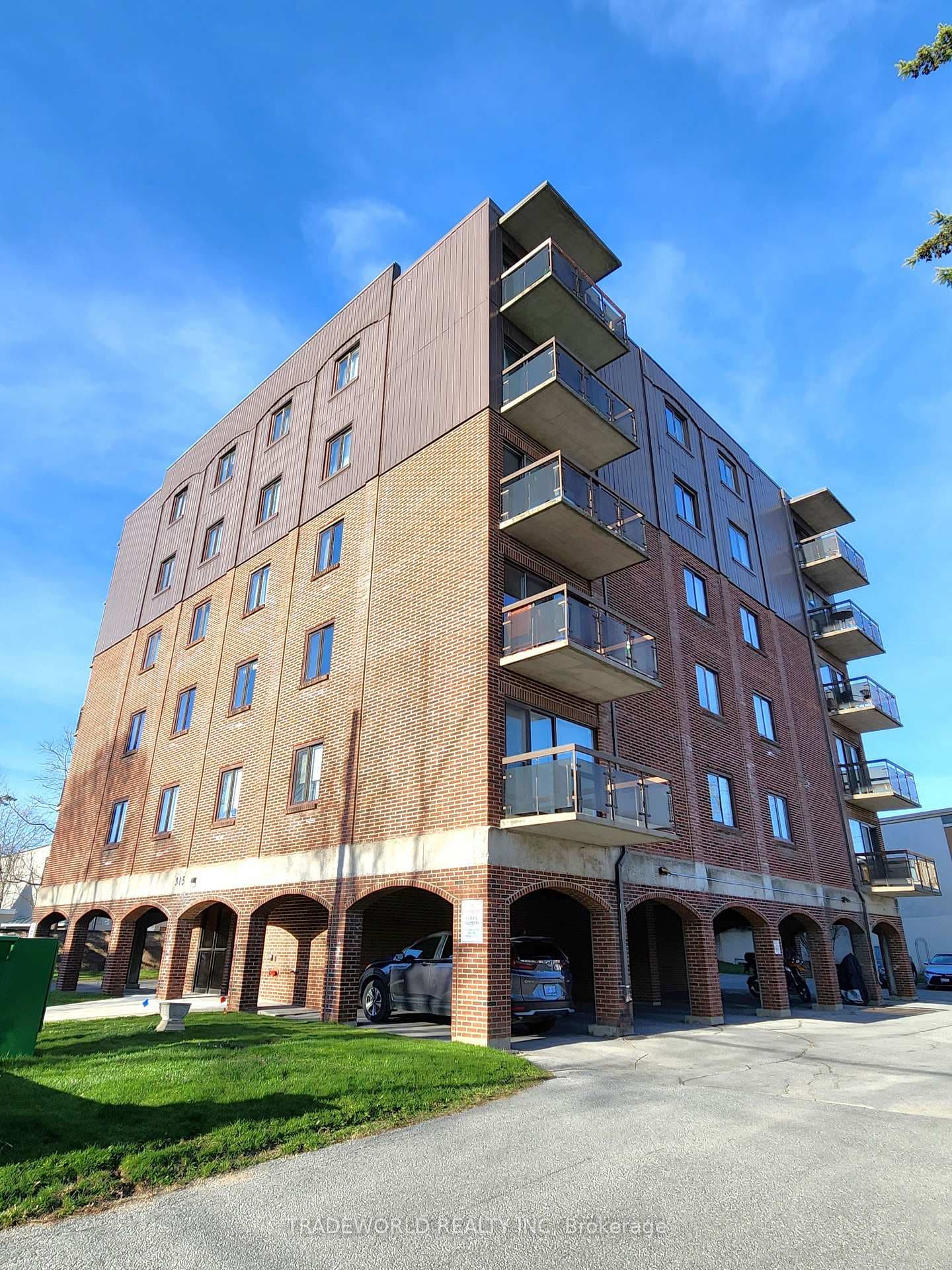 315 Regent Street Unit 502 photo 2