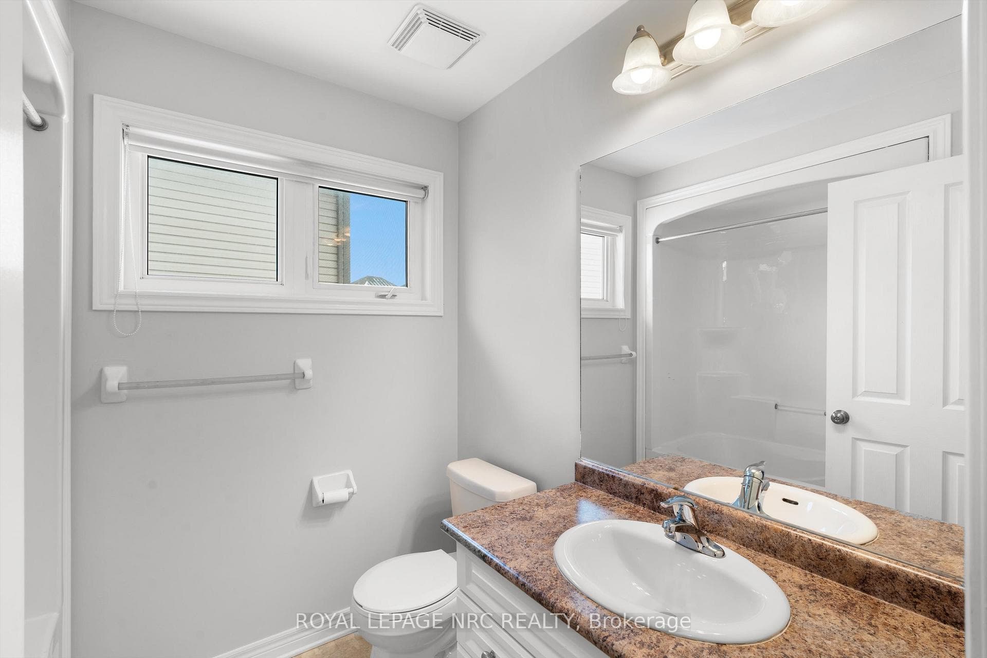 153 Winterberry Boulevard photo 16
