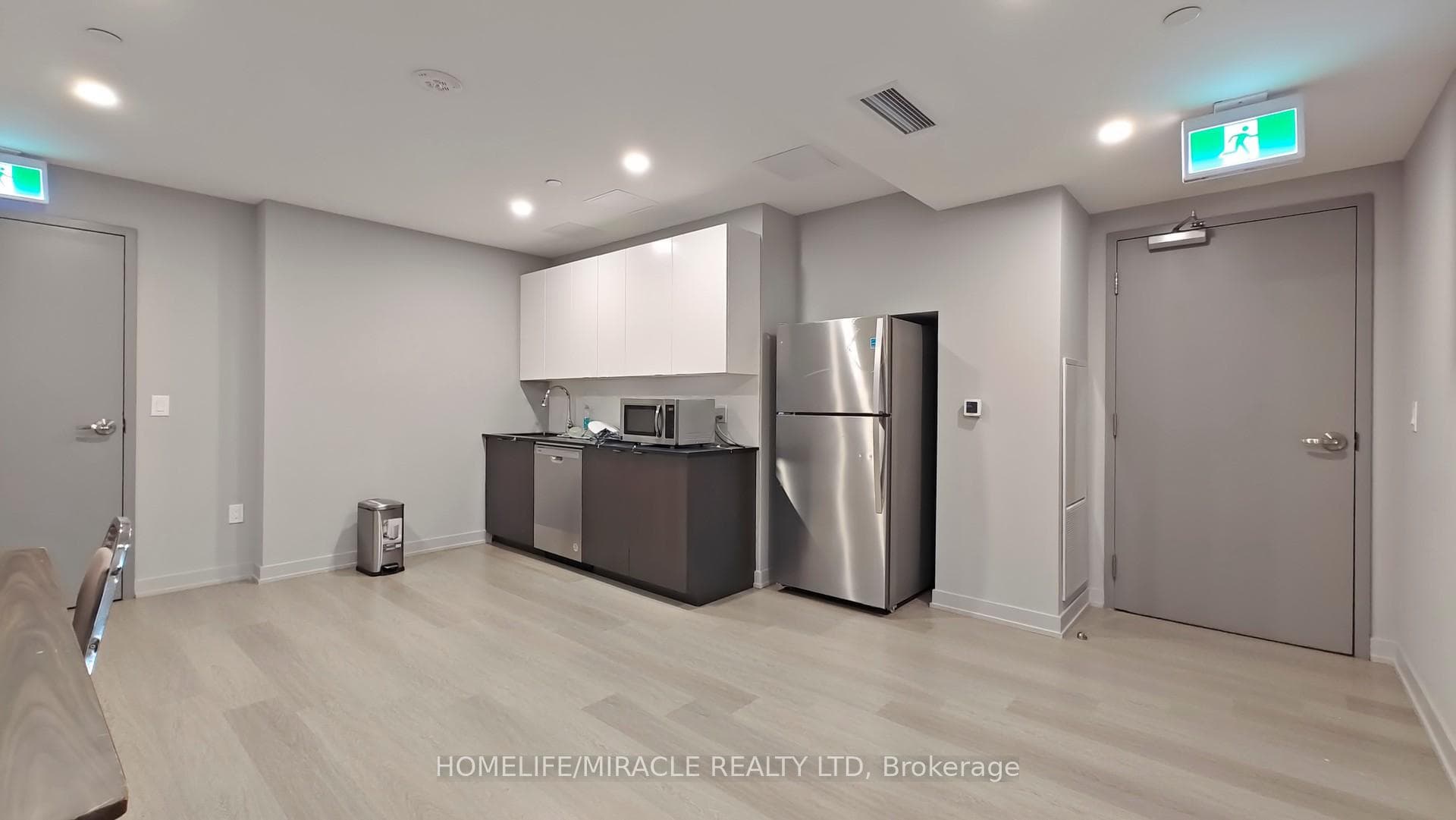 859 The Queensway N/A Unit 805 photo 35