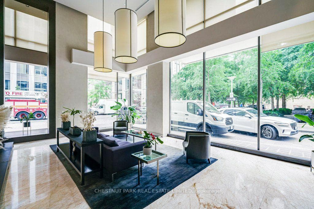18 Yorkville Avenue Unit 210 photo 18