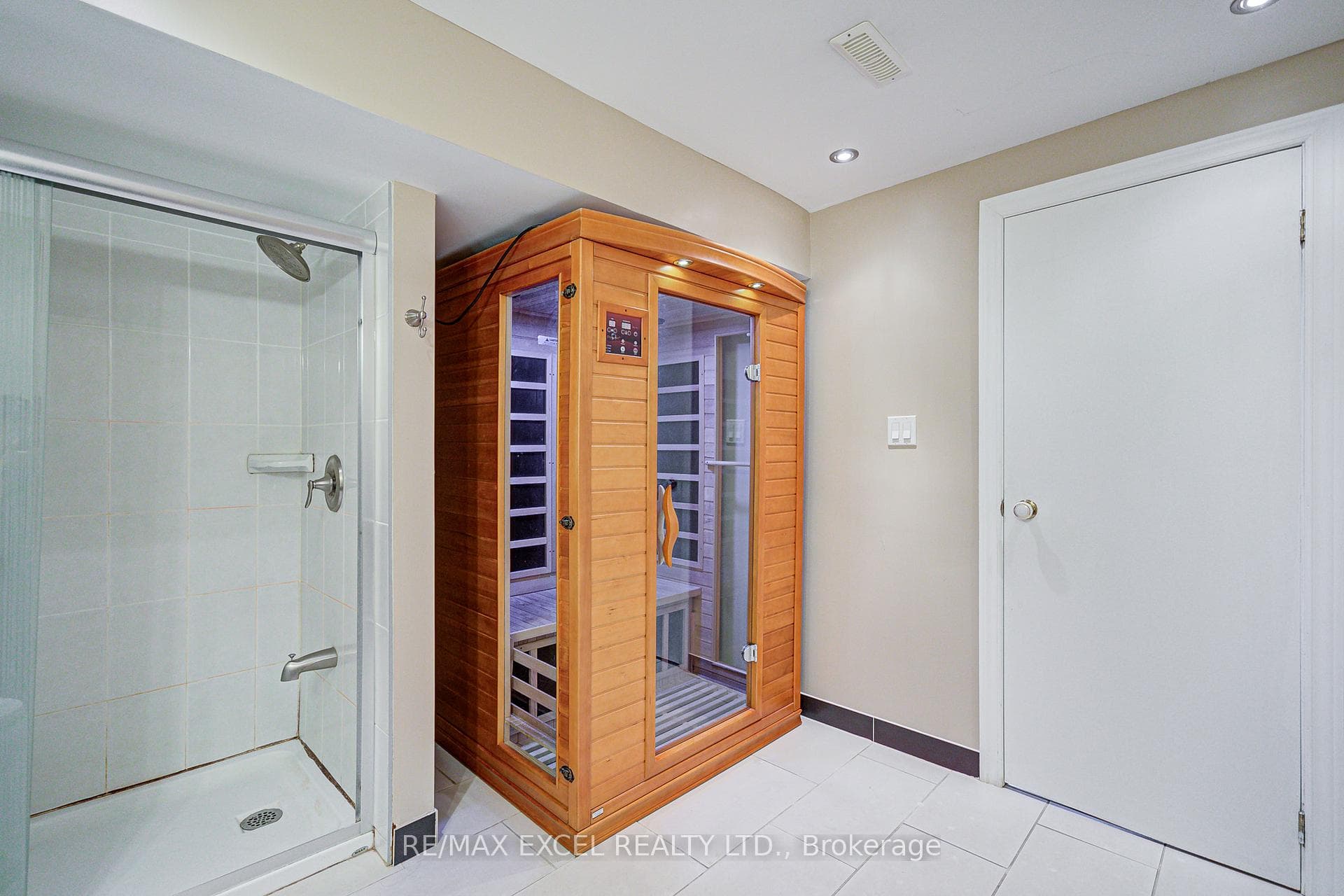 108 Babcombe Drive photo 17