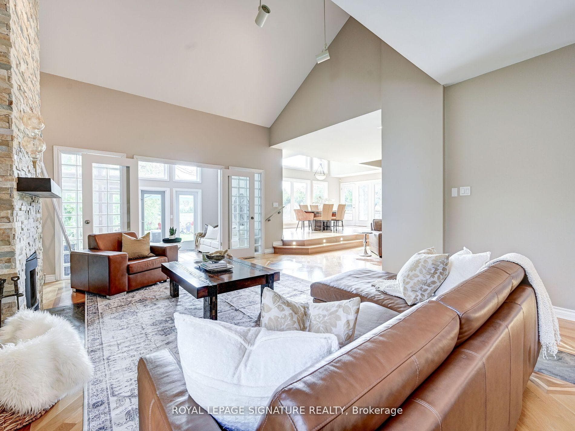 9 Fallbrook Lane photo 8