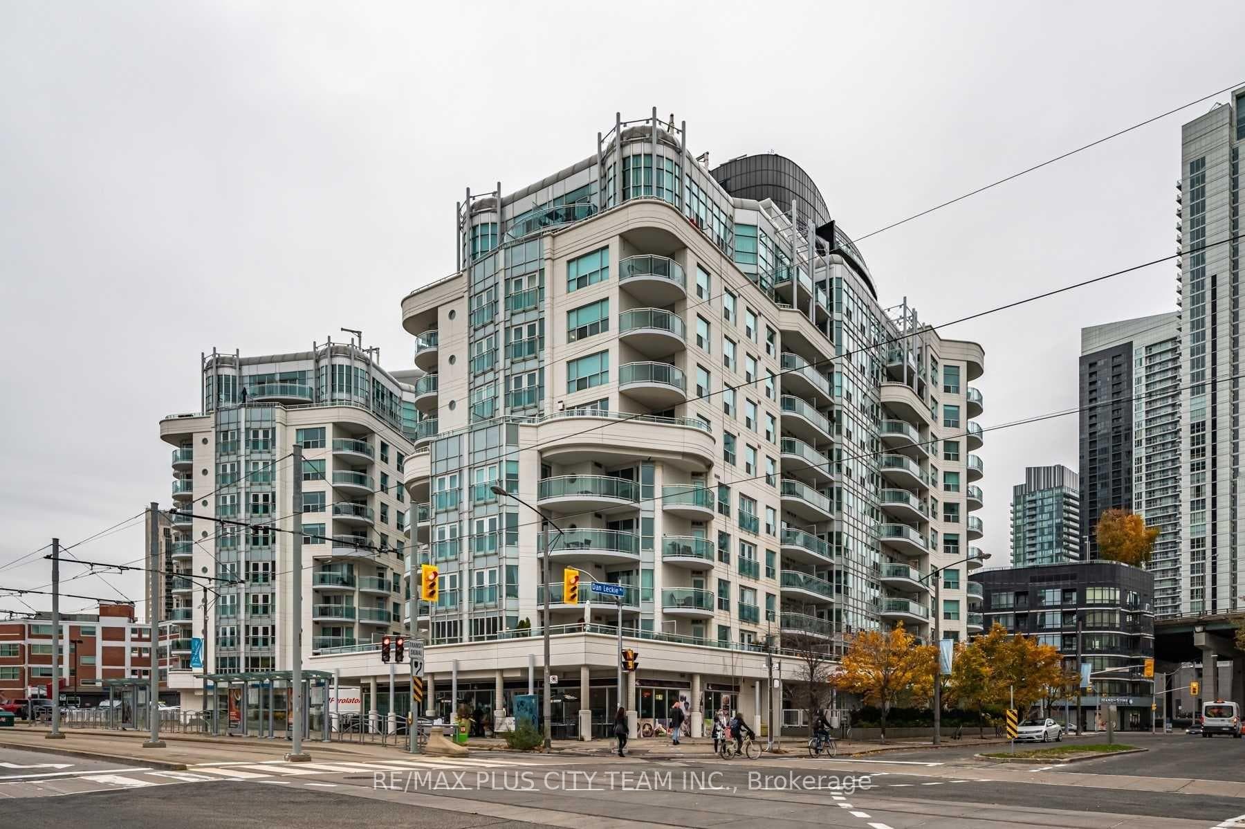 600 Queens Quay Unit SPH07 photo 1