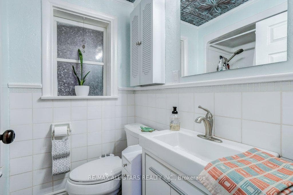 111 Adelaide Street photo 17
