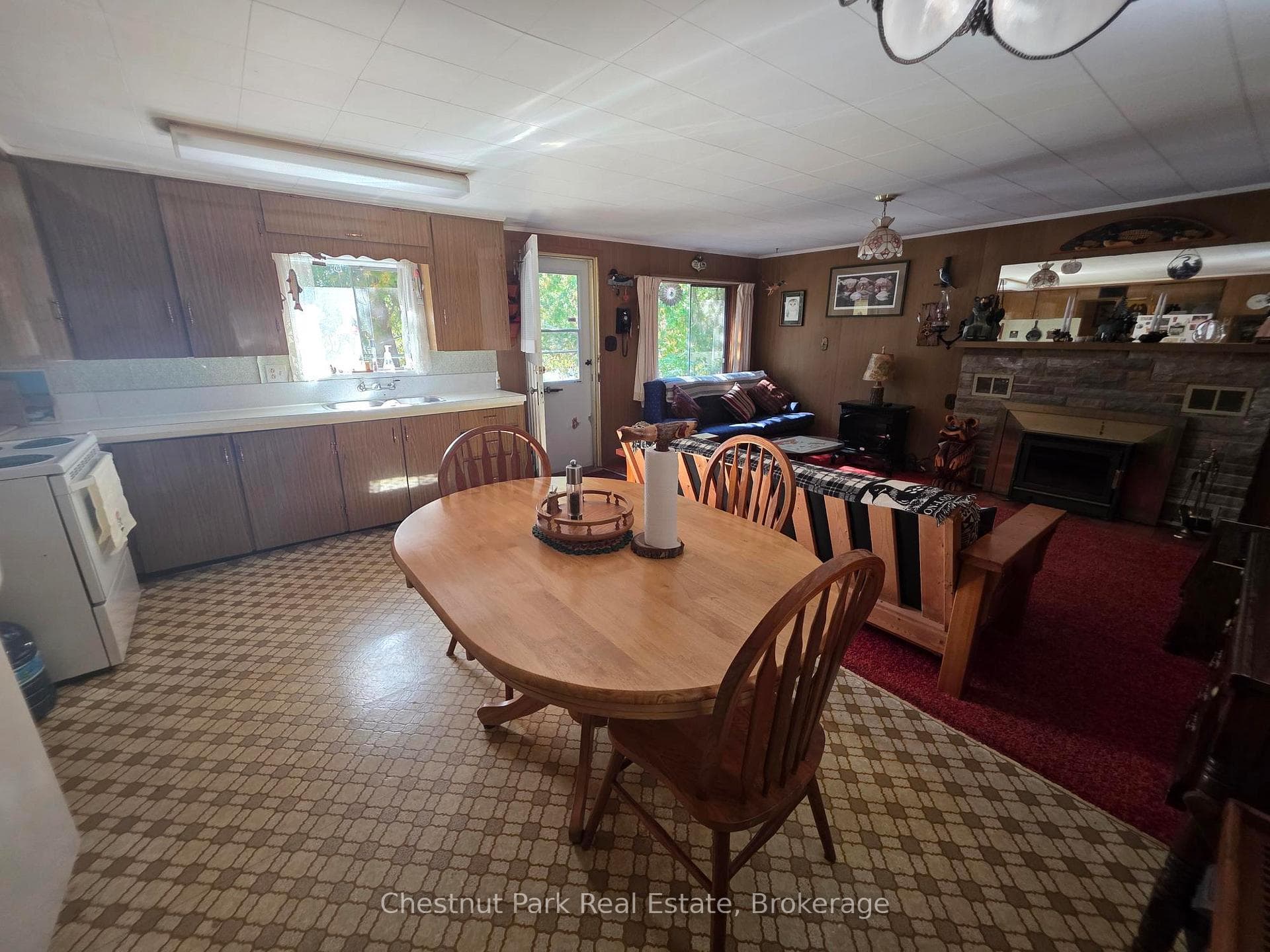 41 Simpson Avenue photo 36