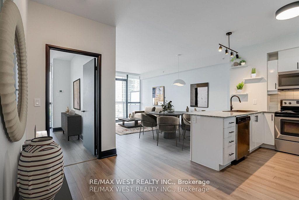 2900 Highway 7 Road Unit 606 photo 1