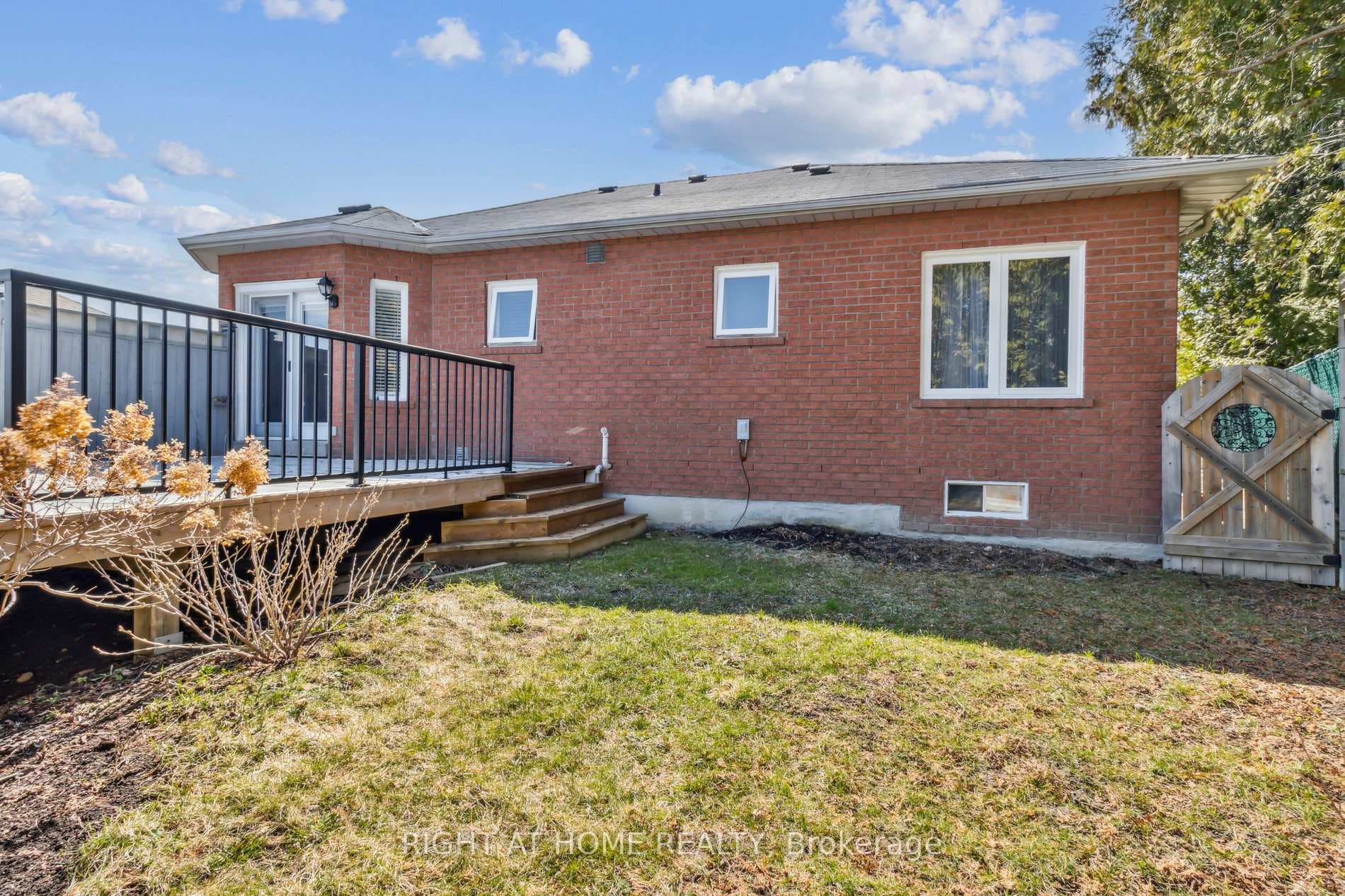 92 Depeuter Crescent photo 35