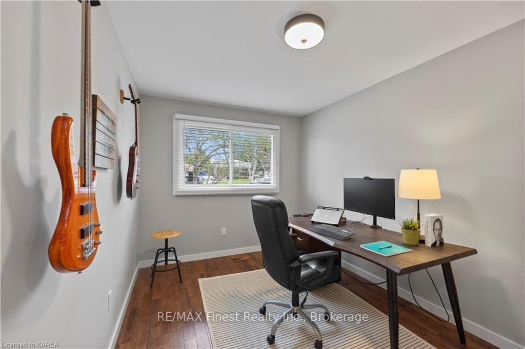 960 MAYFAIR Crescent photo 38