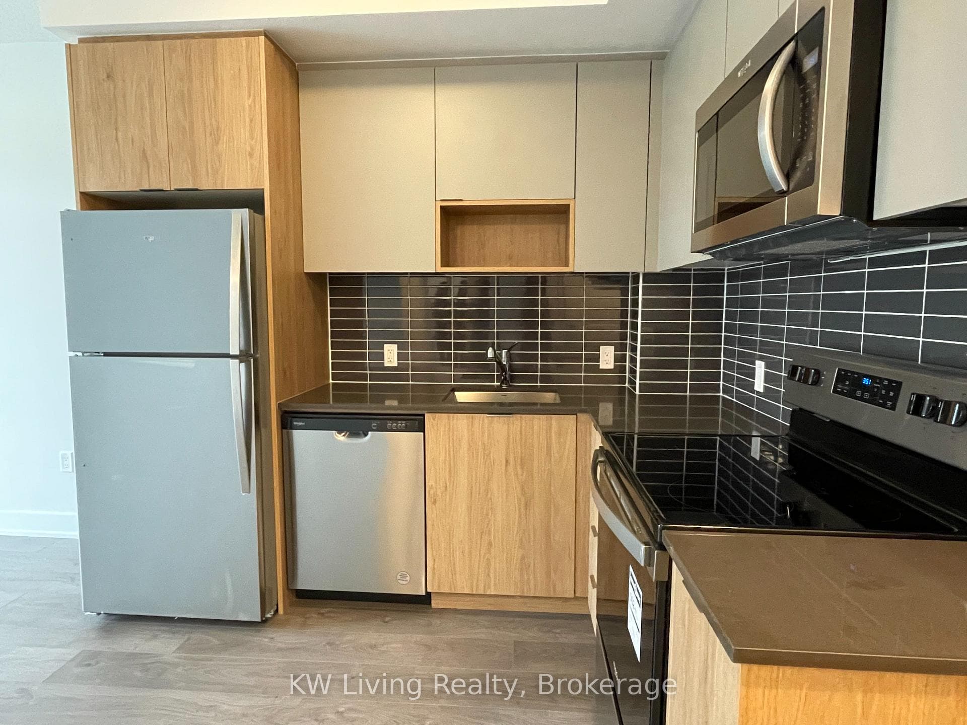 202 Burnhamthorpe Road Unit 323 photo 30