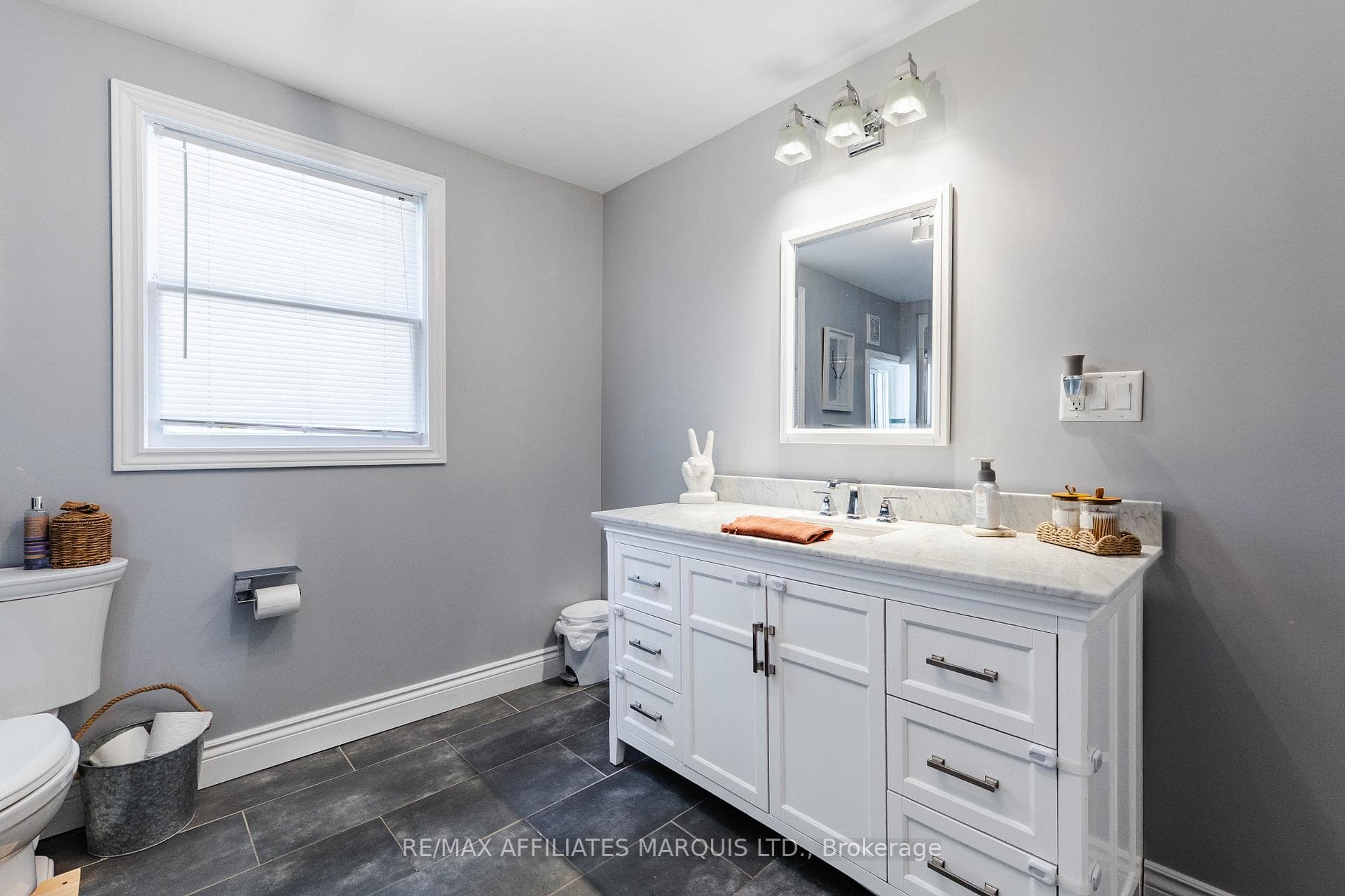 1605 Queen Street photo 29