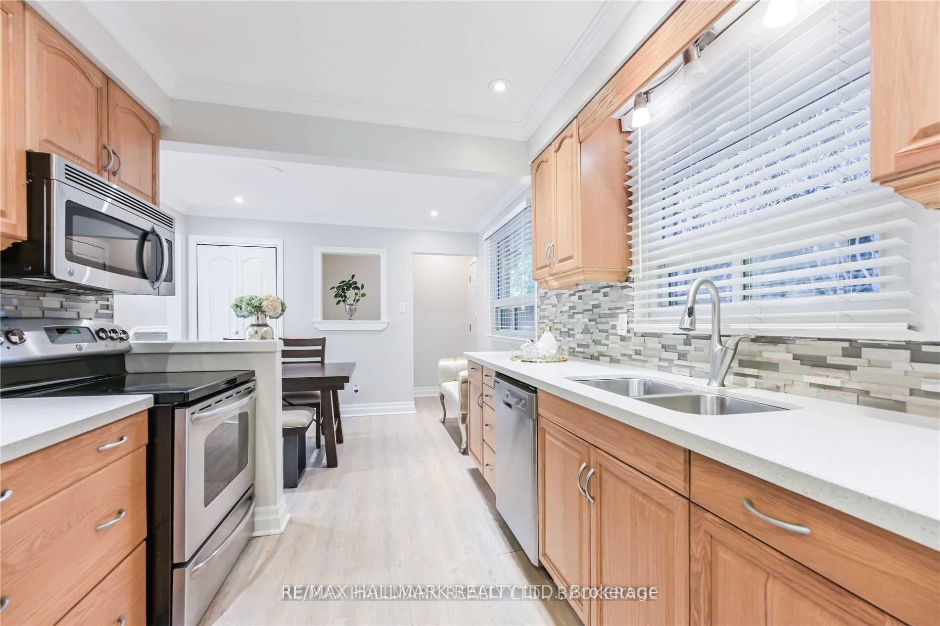 687 Artreva Crescent photo 10
