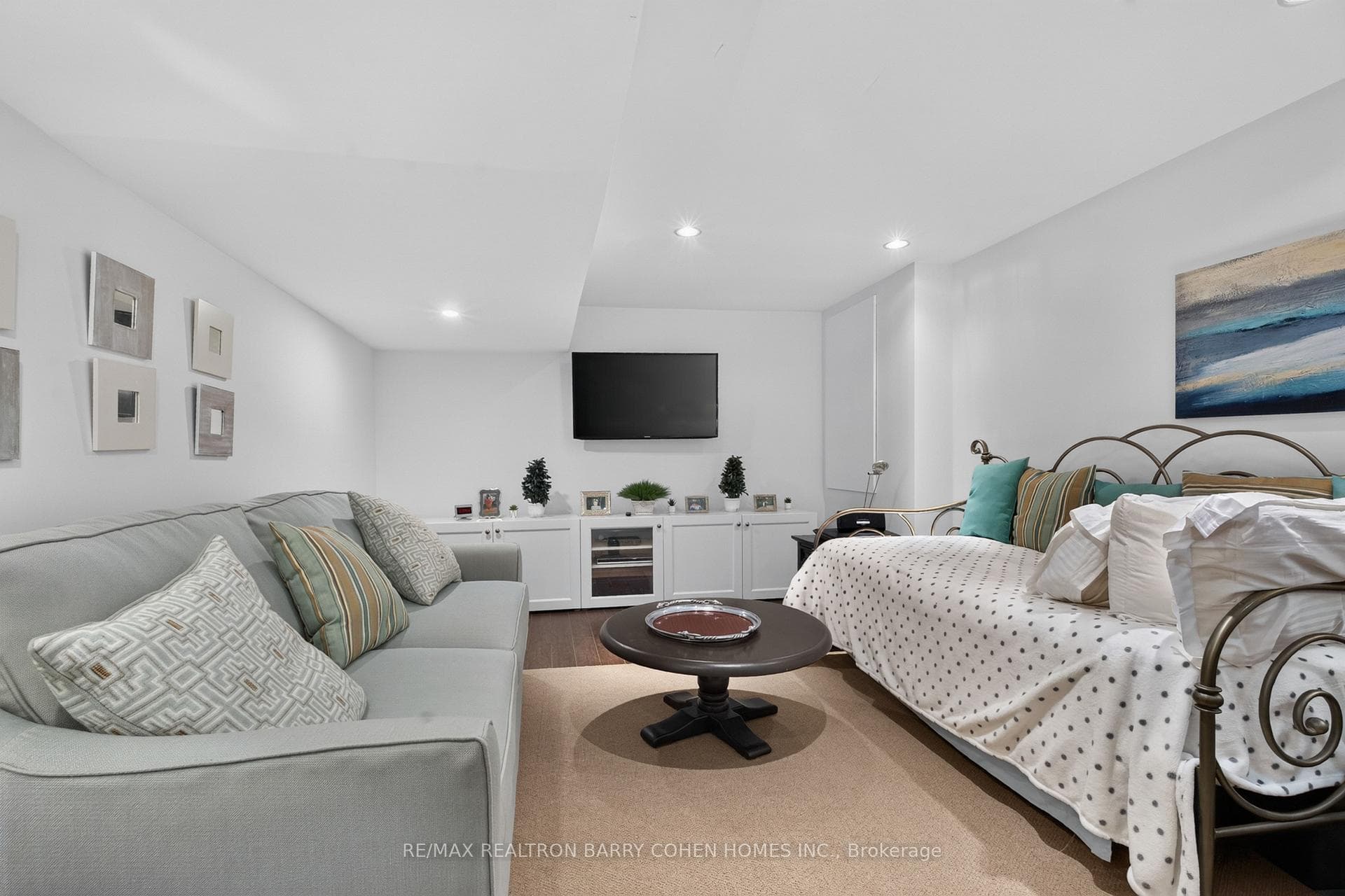 110 Upper Canada Drive photo 31