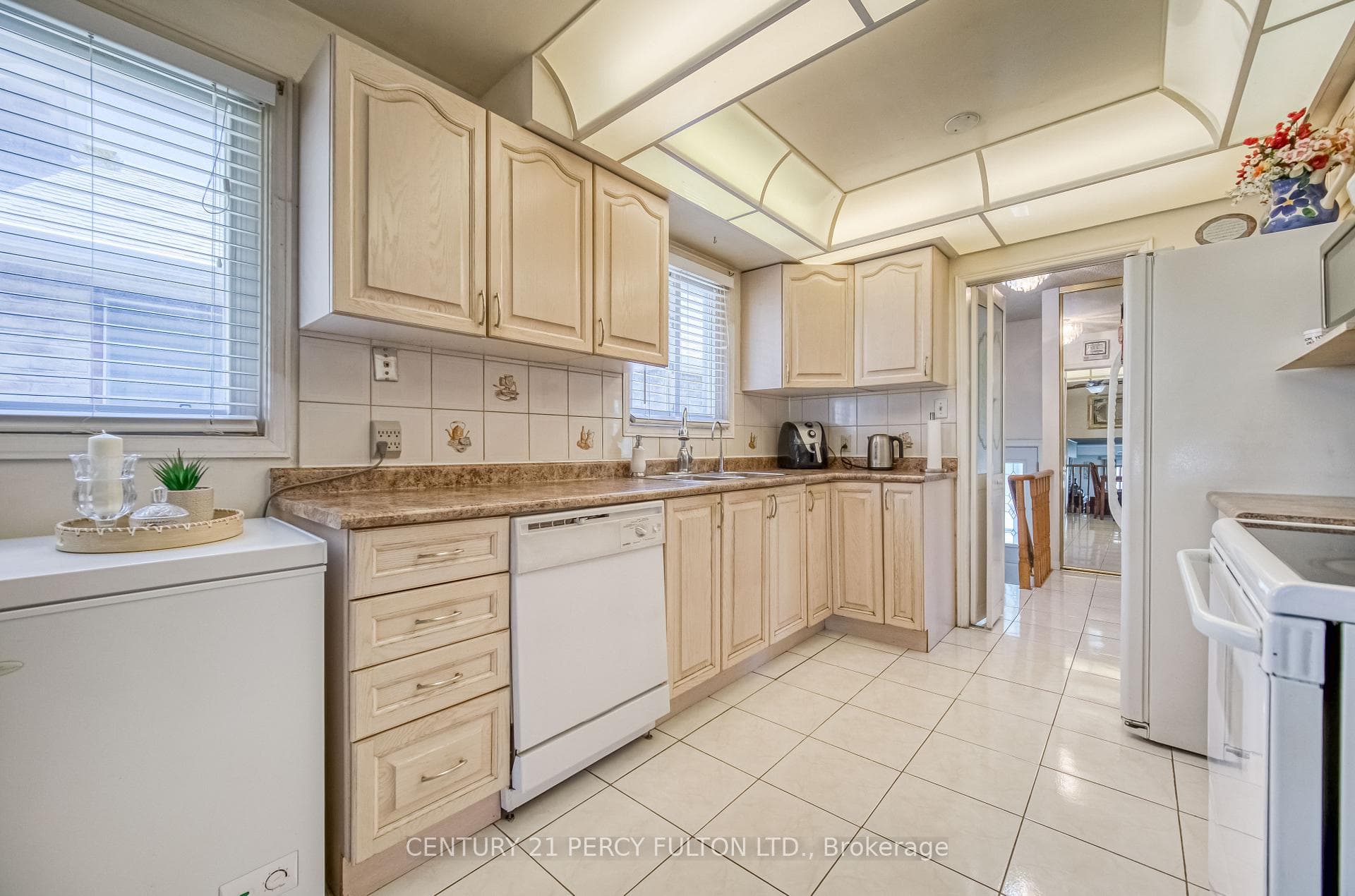 120 Granada Crescent photo 14