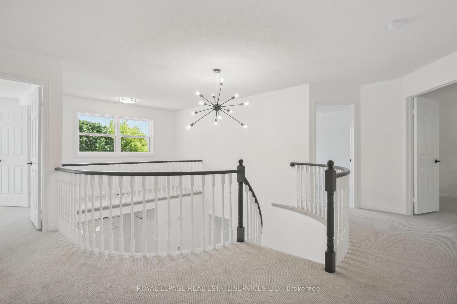 2066 Castlefield Crescent photo 22