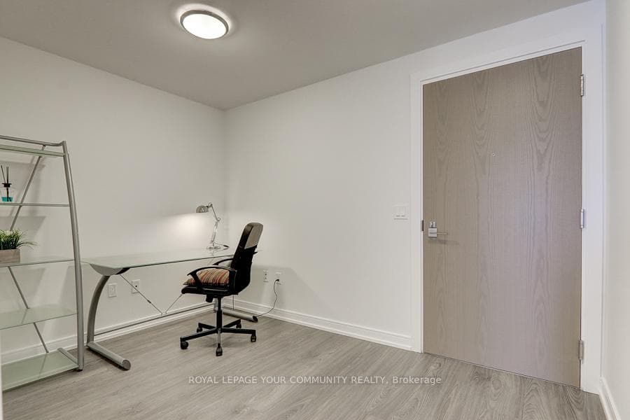 225 Village Green Square Unit 1010 photo 9