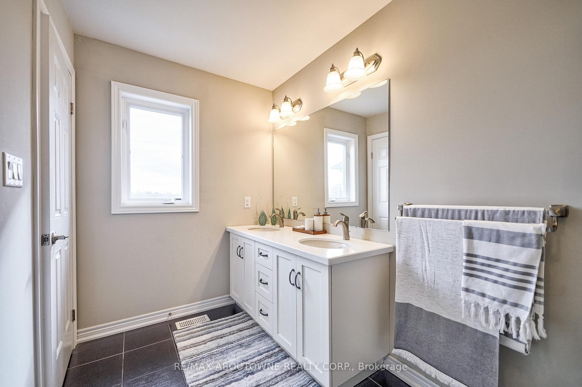 195 Greti Drive Unit Upper photo 34