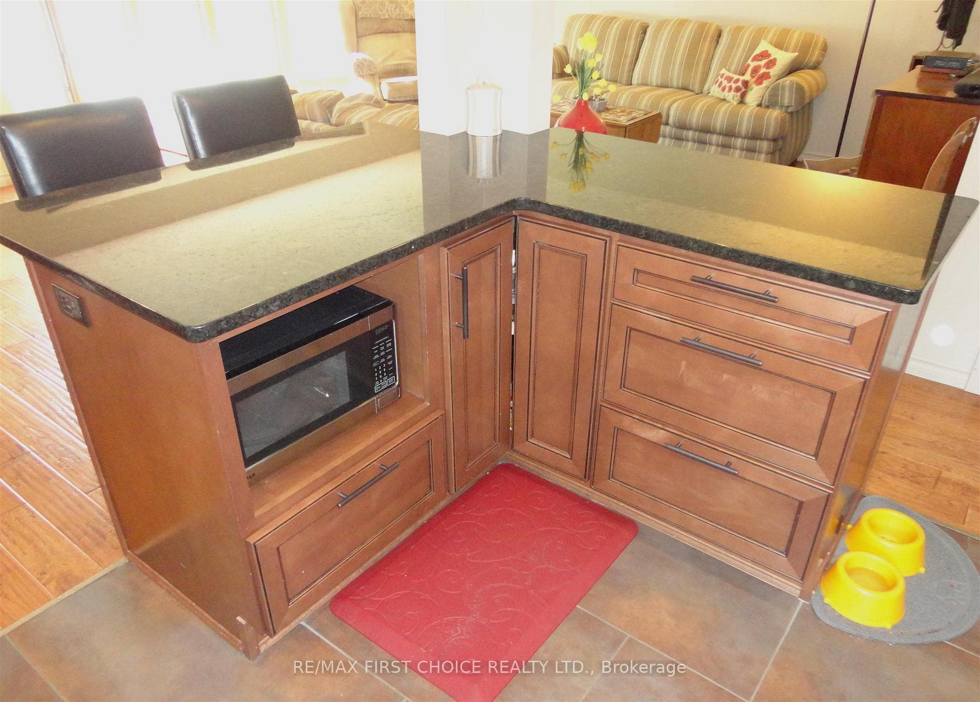 288 Fairbank Place photo 6