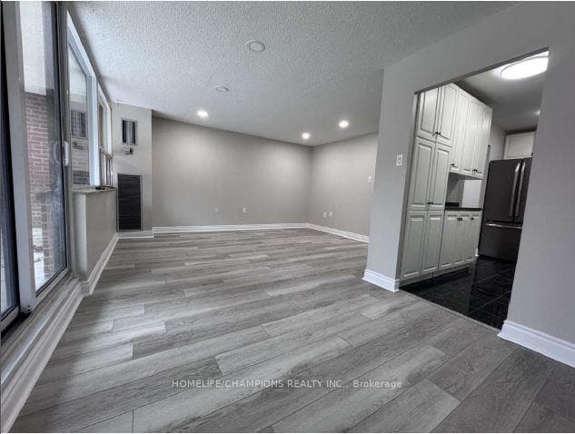 4062 Lawrence Avenue Unit 105 photo 8