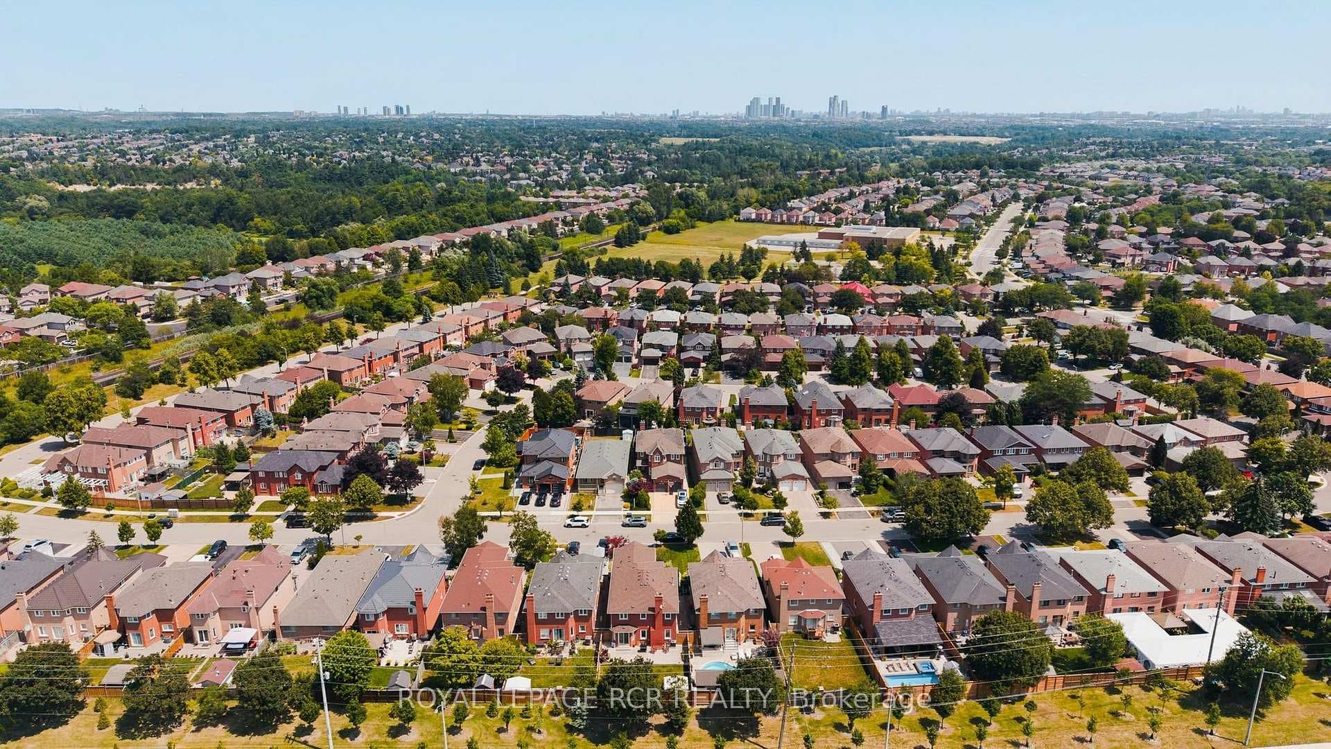 194 Andy Crescent photo 40