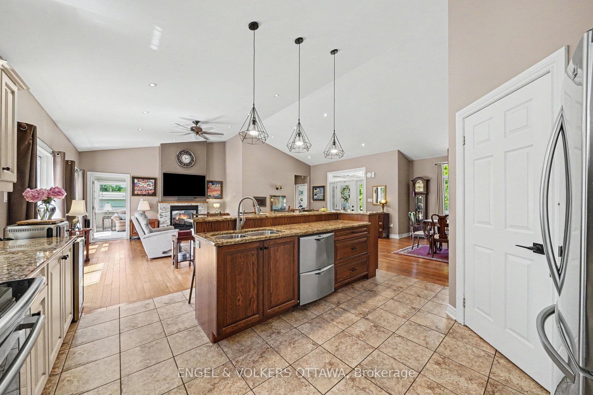 382 Craig Road photo 11