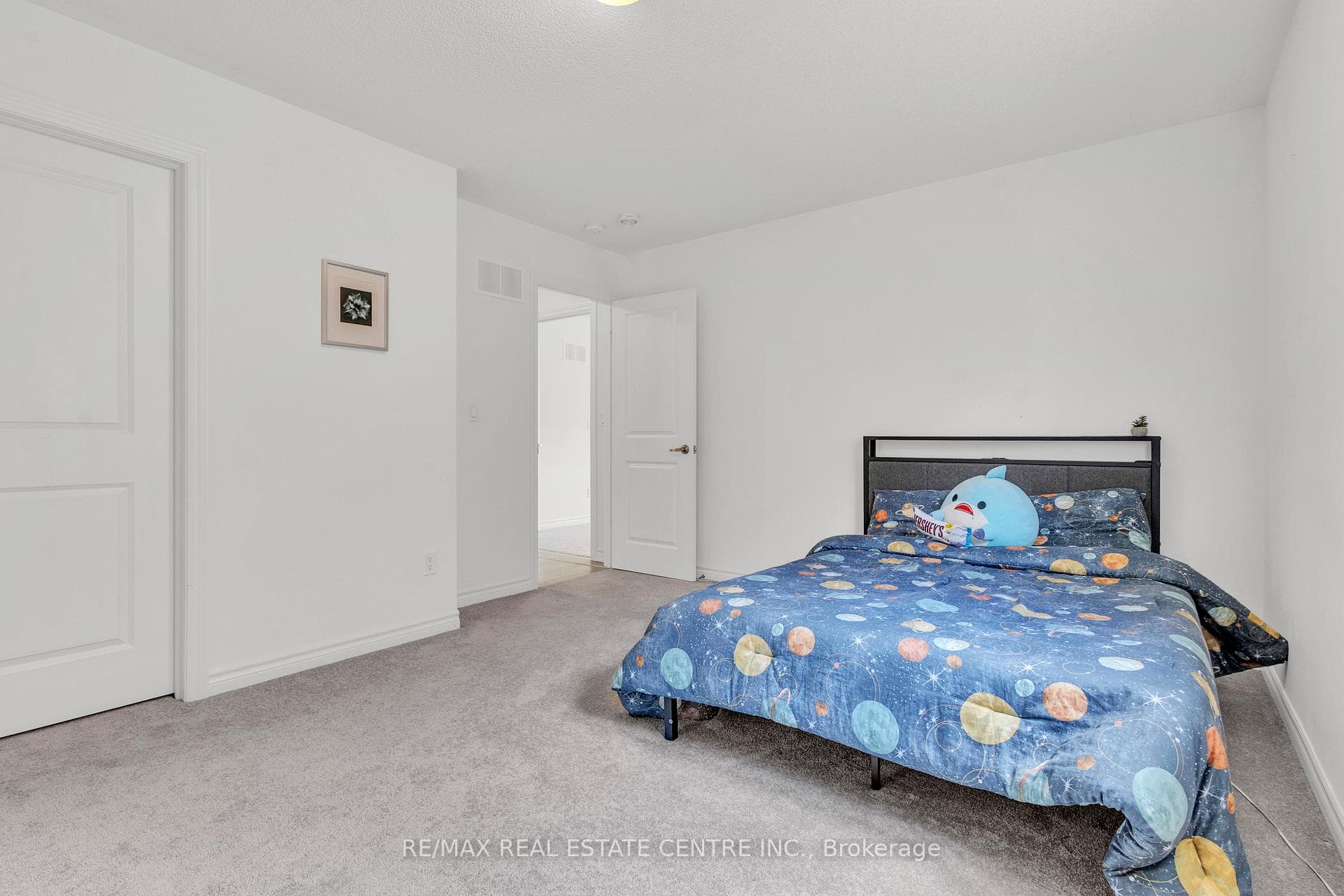 341 Russell Street photo 29