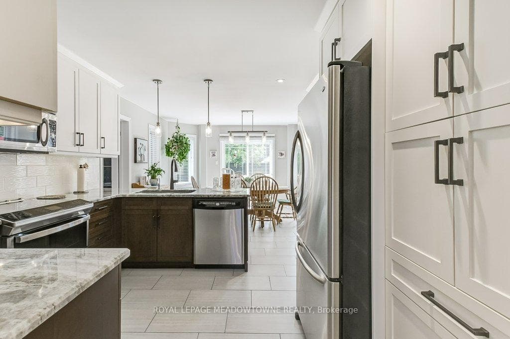 43 Samuel Crescent photo 12