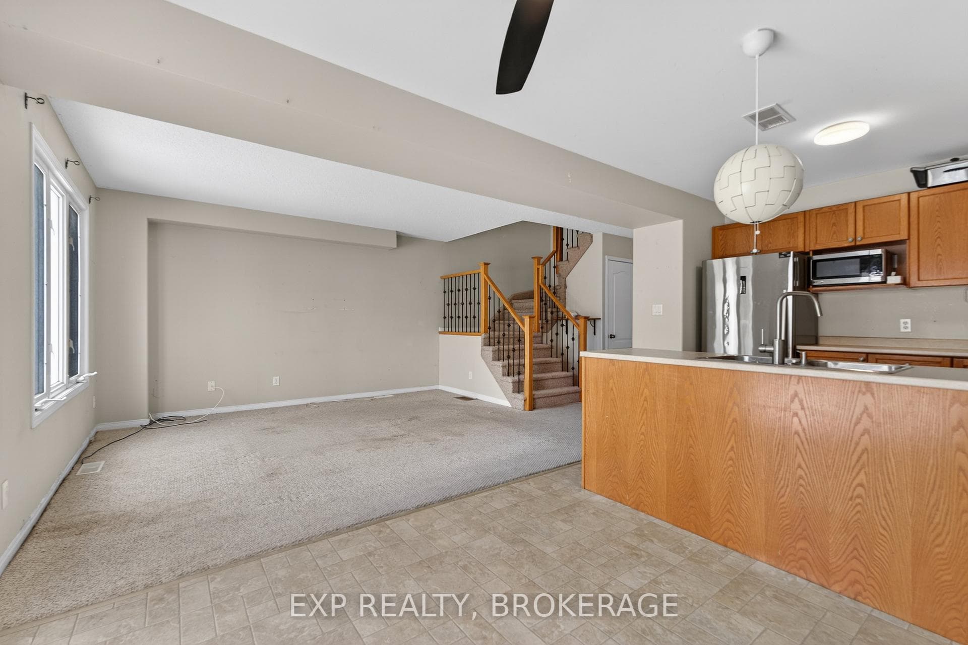 504 ST MARTHA Street photo 9