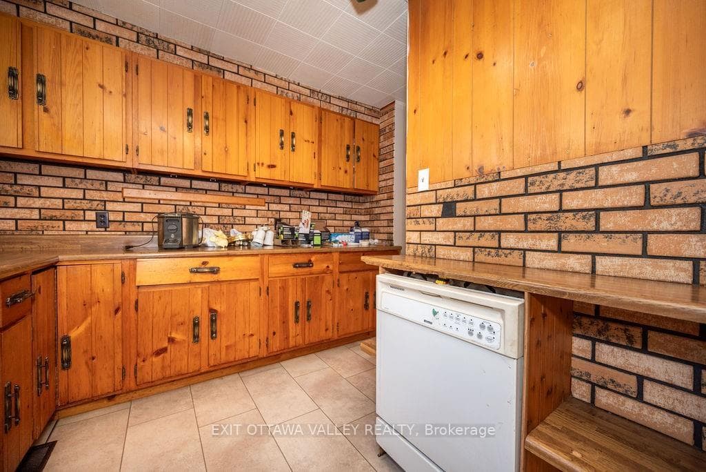 30 ALDER Crescent photo 22