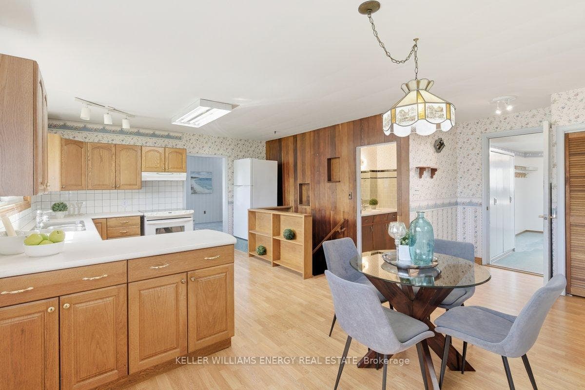 1864 Manning Road photo 8