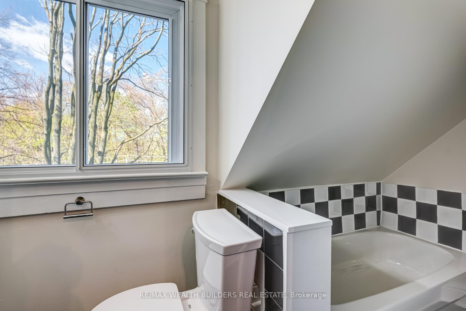 163 Parkside Drive Unit A photo 24