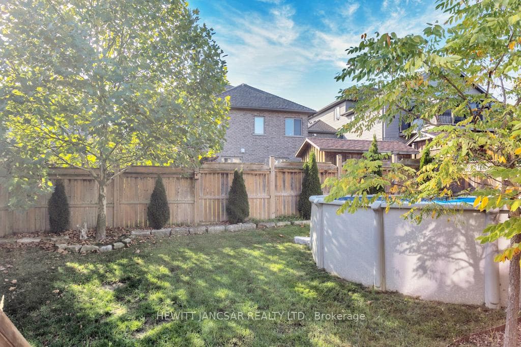 424 Alan Crescent photo 27
