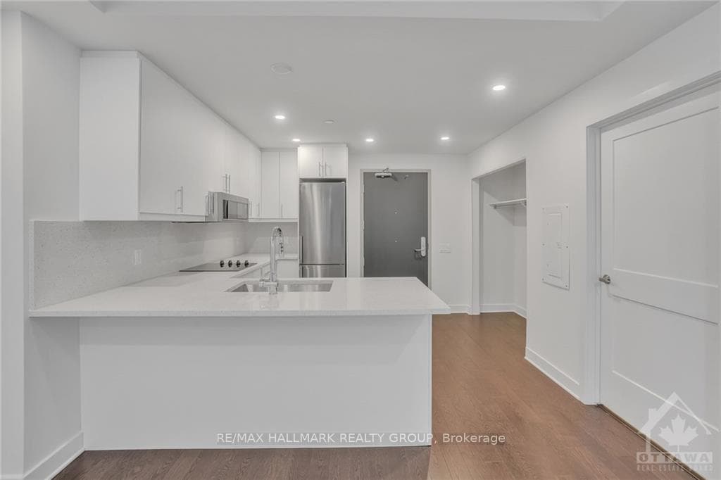 180 GEORGE Street Unit 905 photo 10