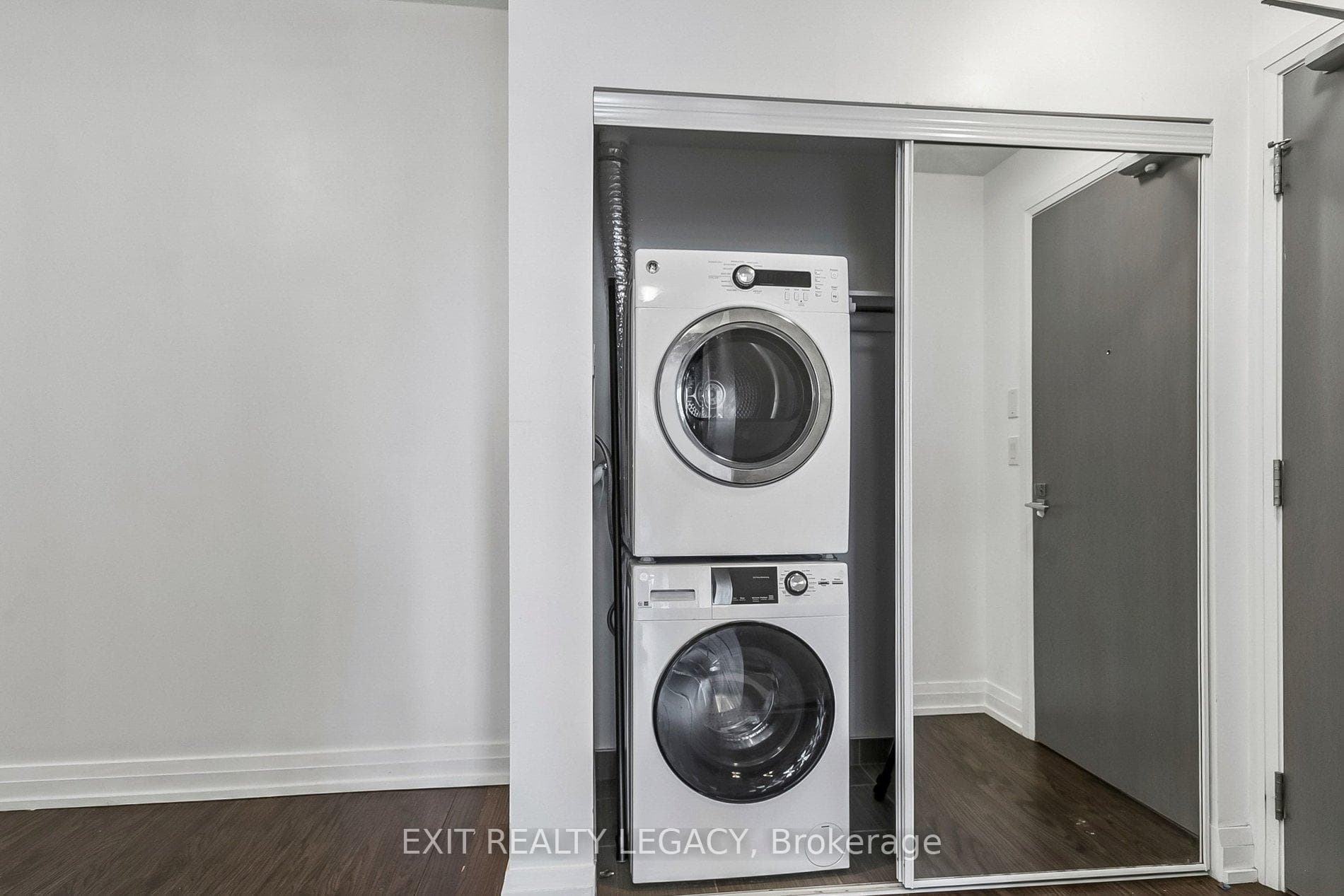 7167 Yonge Street Unit 710 photo 41